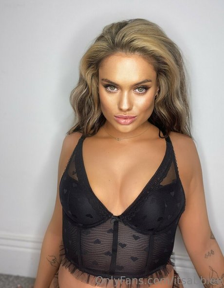 fitness model onlyfans pornographic pic