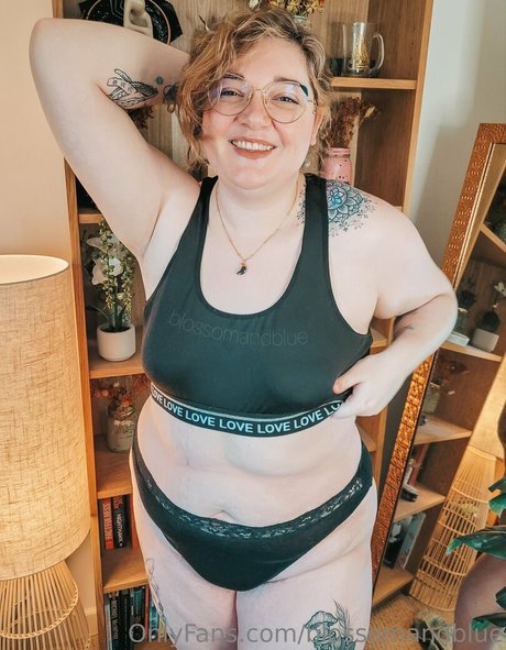 blossomandblue naked model gallery