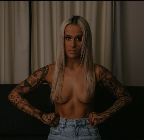 Hayley Mordue star erotic image