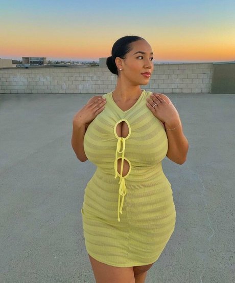 skinny brunette onlyfans free photo