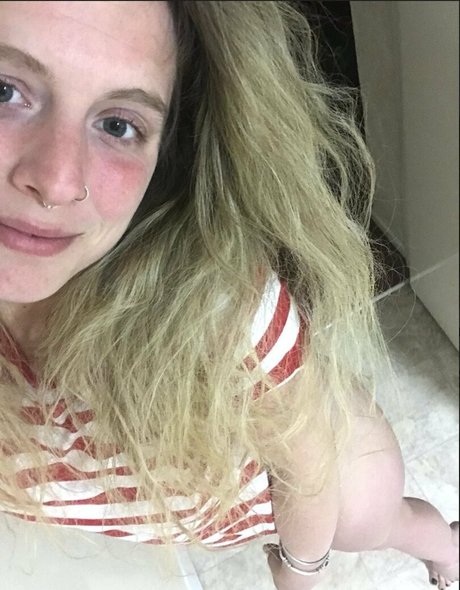 hornycavegirl model xxx photo