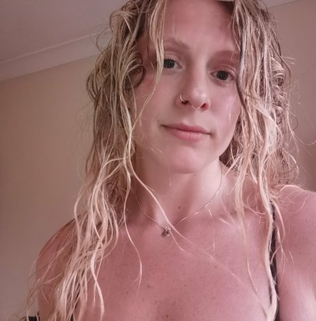 hornycavegirl perfect star pics