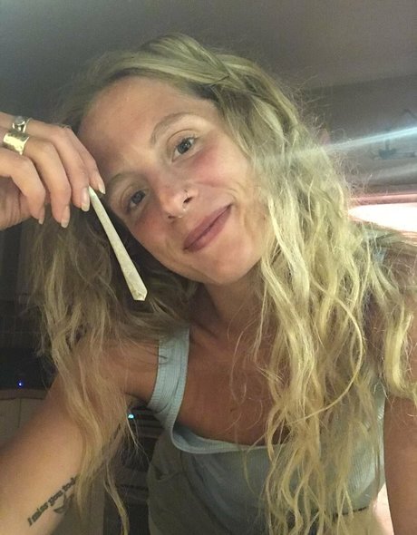 hornycavegirl star top pics