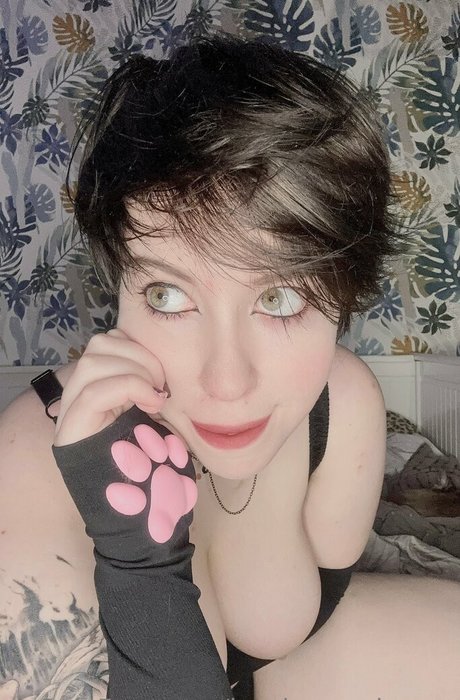 hardgoreprincess pretty model image