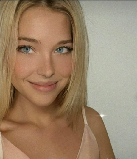 sweet littlemia hot model img