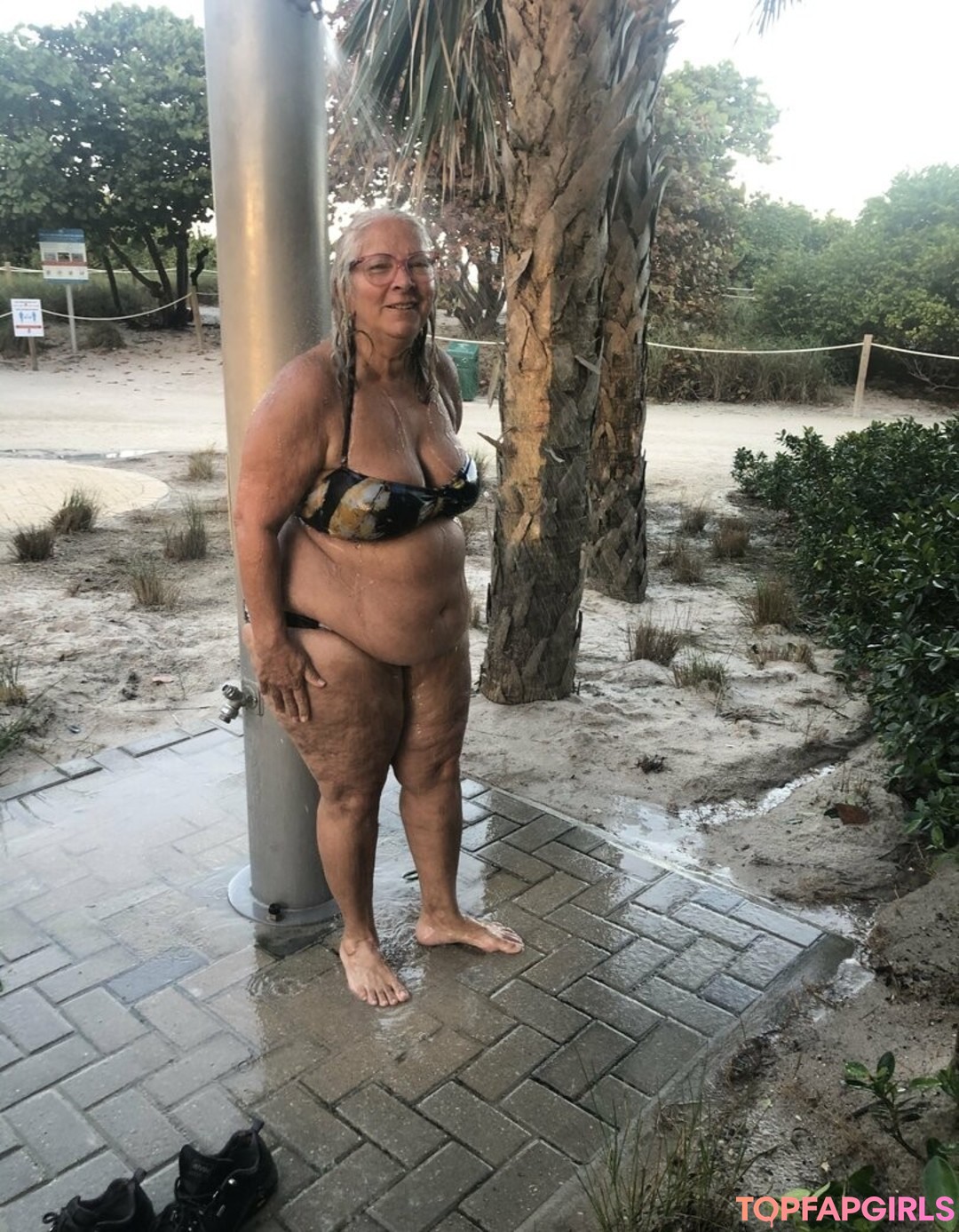 thebumbumbaroness sexy star picture