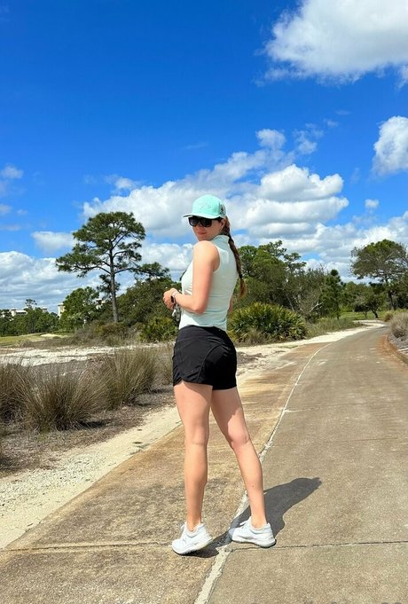 nadiafoxx69 sexy model photo