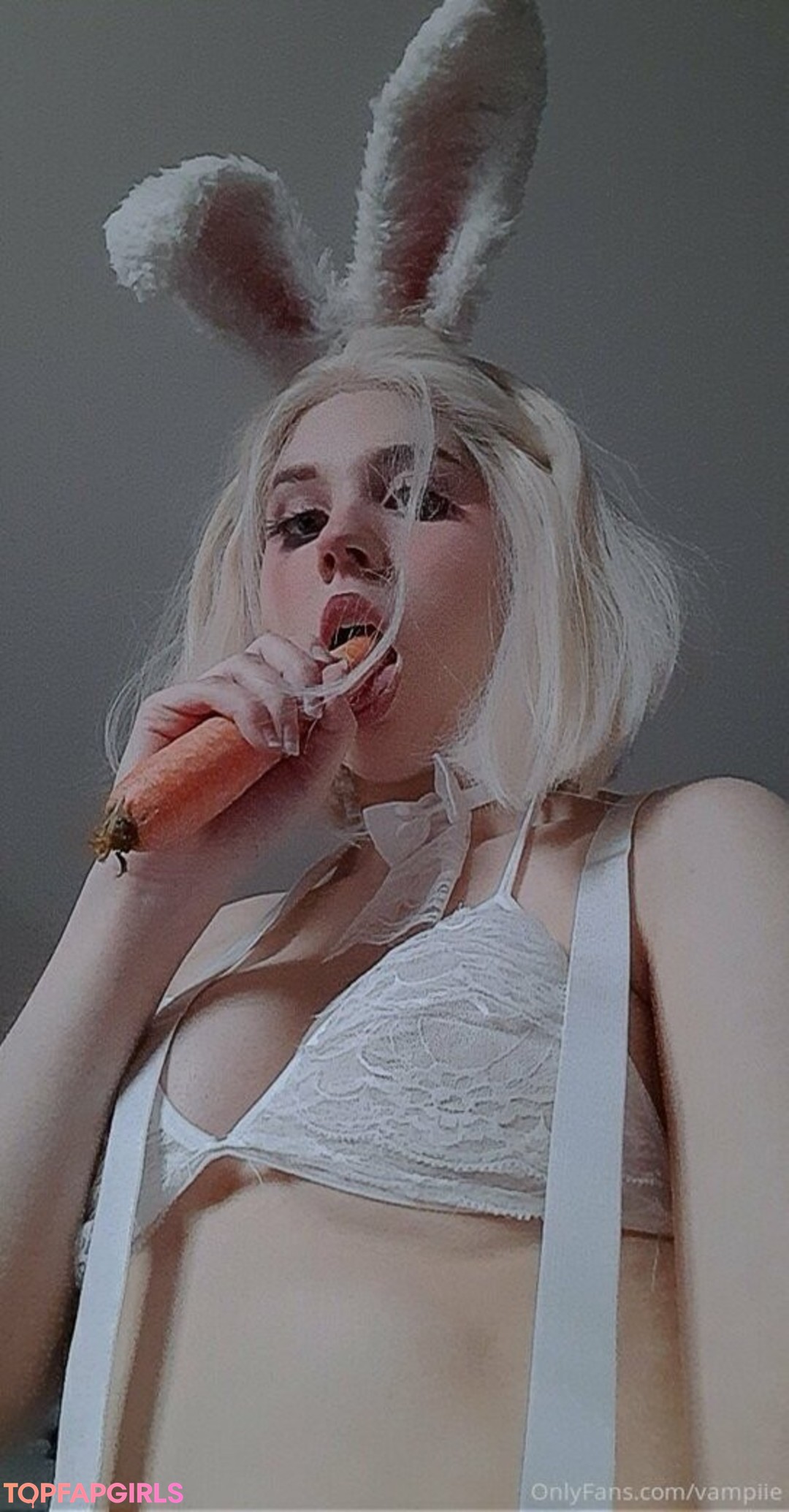 vampiie porn model photo