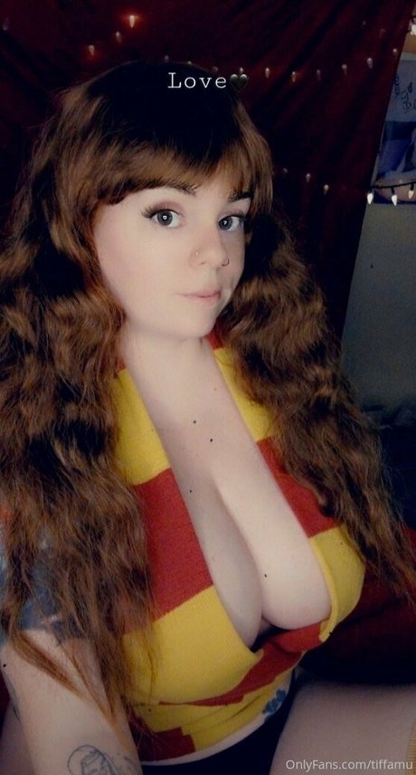 tiffa lewd nude model pics