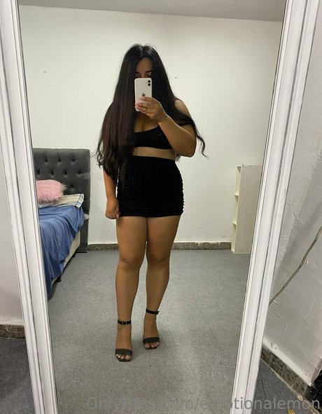 emotionalemon model free photo