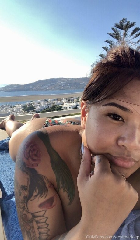 desireedeep nude model pic
