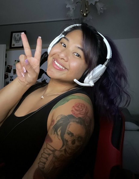 desireedeep perfect actress photos