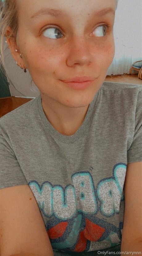 arrynnnfree naked star photo