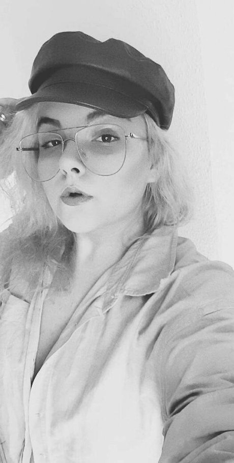 lesbian strapon onlyfans sexy img