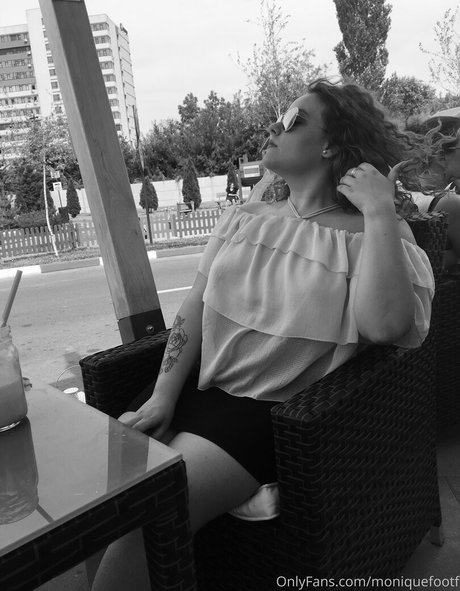moniiquefox pornstar perfect pics