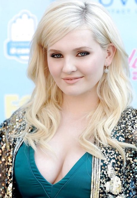 Abigail Breslin beautiful model pictures