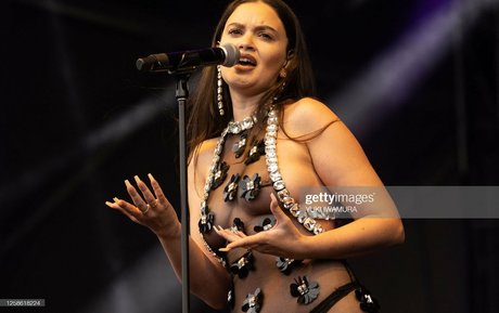 Sabrina Claudio free model pic