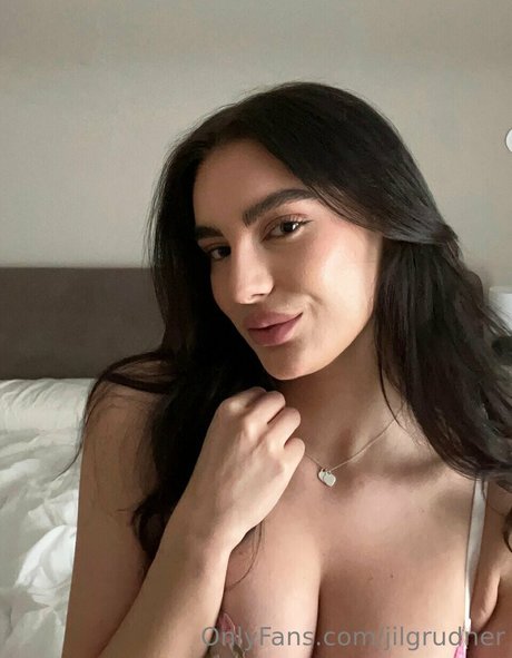 Jil Grudner exclusive star images