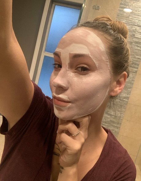 sashafoxxx erotic pornstar pics