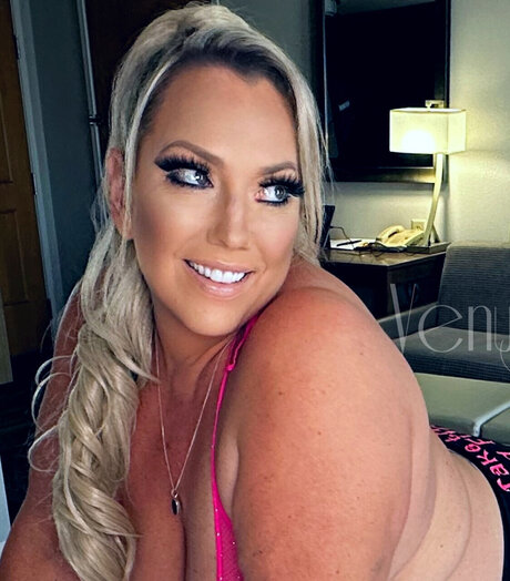 VenusRisingXXX model exclusive images