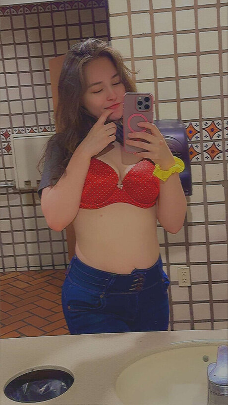 Thickky Bunns pornstar free image