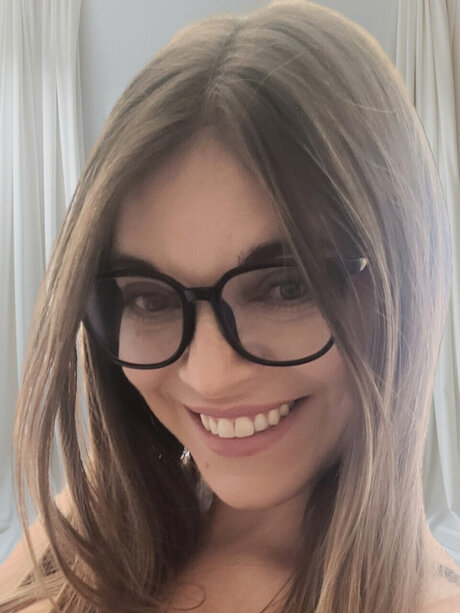 Avril_ hd pornstar image