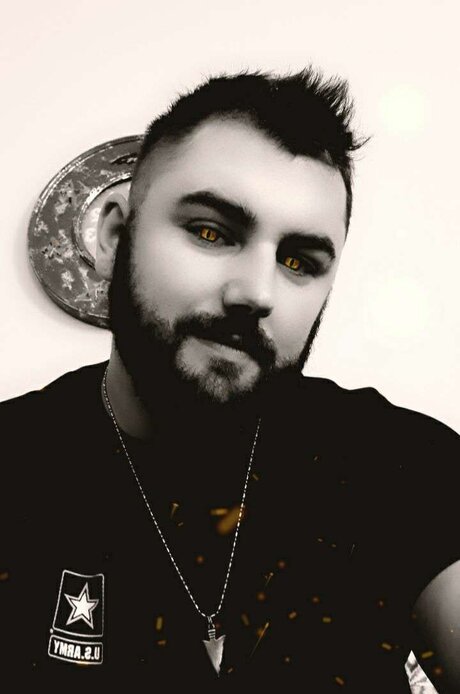 DJDrax23 pornographic model picture