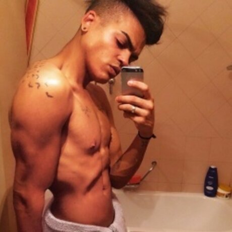 Dotado23cm naked model img