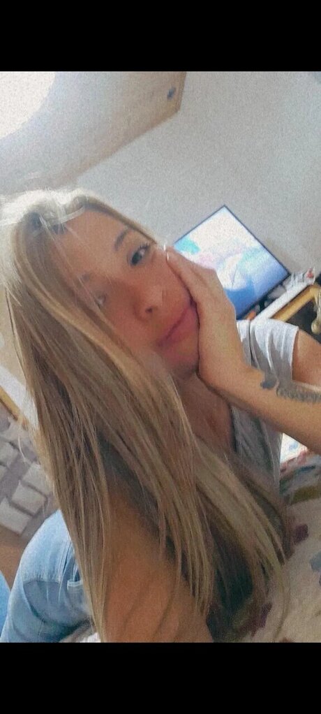 Flopi_ nudes star images