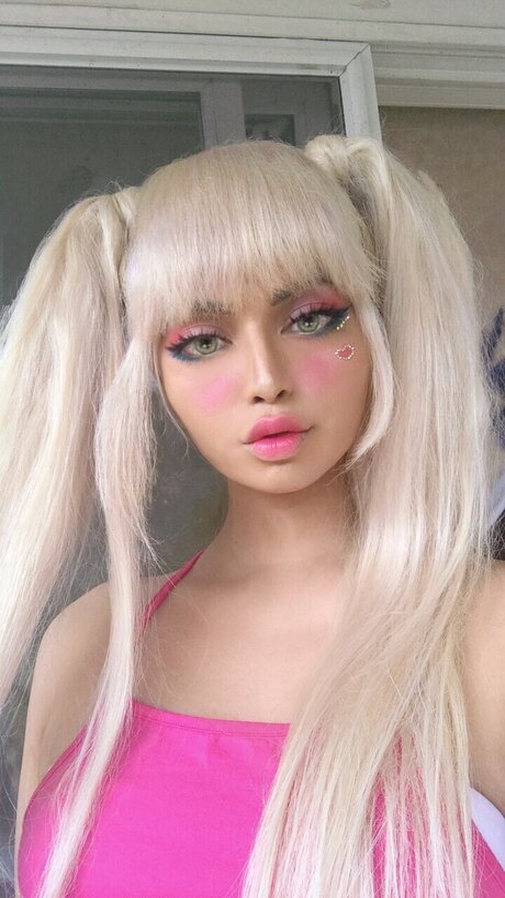 Auri The Doll pornstar nice image