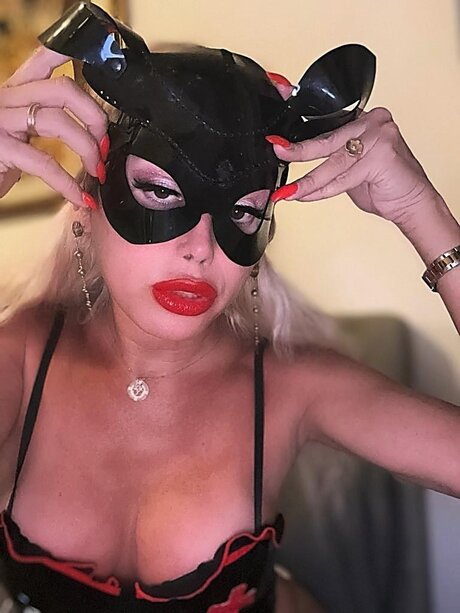 Masked TS XXL top profile image