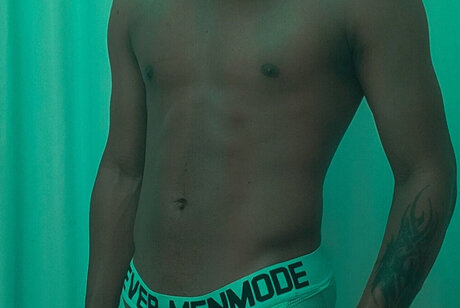 X The Tree Climber star erotic pic