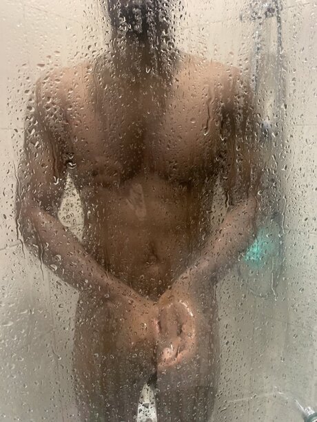 Max Ellis_ star sexy picture