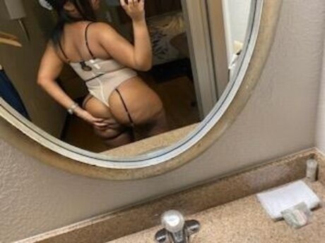 Columbia naked star pic