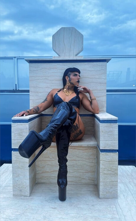 LittleGoth bat x art model picture