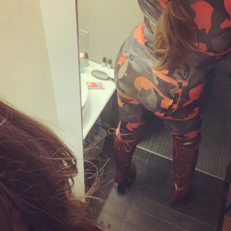 _WetAssBootayNYC AKA SluttyBehavior nice model gallery