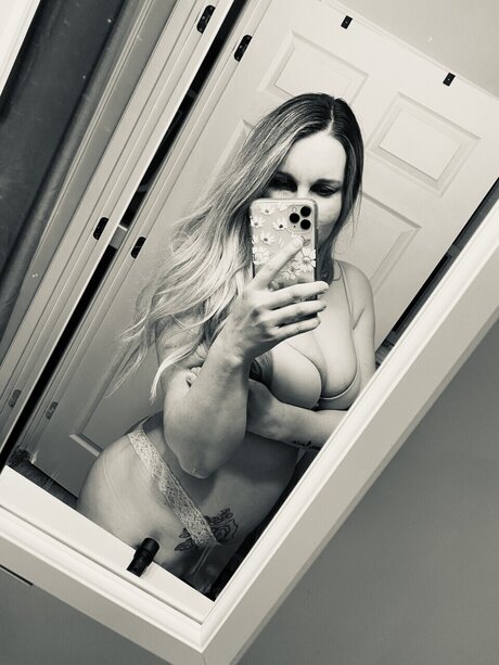 Mommy Body top actress img