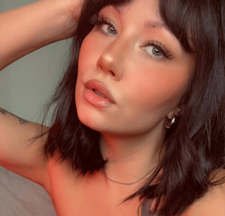 Mia Holland sexy star img