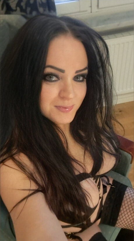 XolaxFree model exclusive image