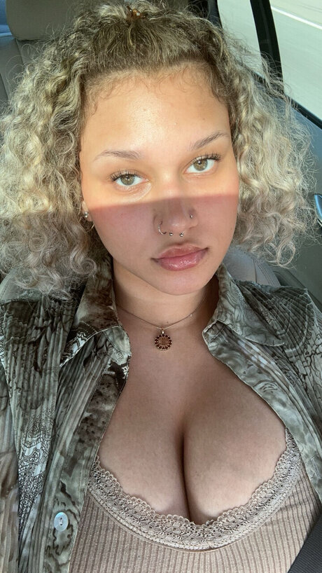 pusseeclitterqueen perfect model img