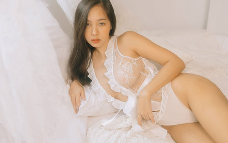 Nachpatcharawee model nude pics