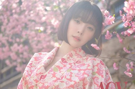 Kang Inkyung naked model photo