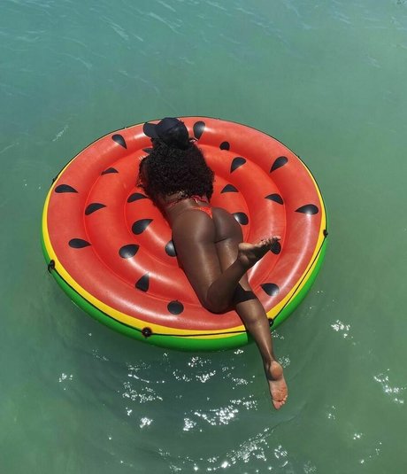 Cris Vianna pretty star image