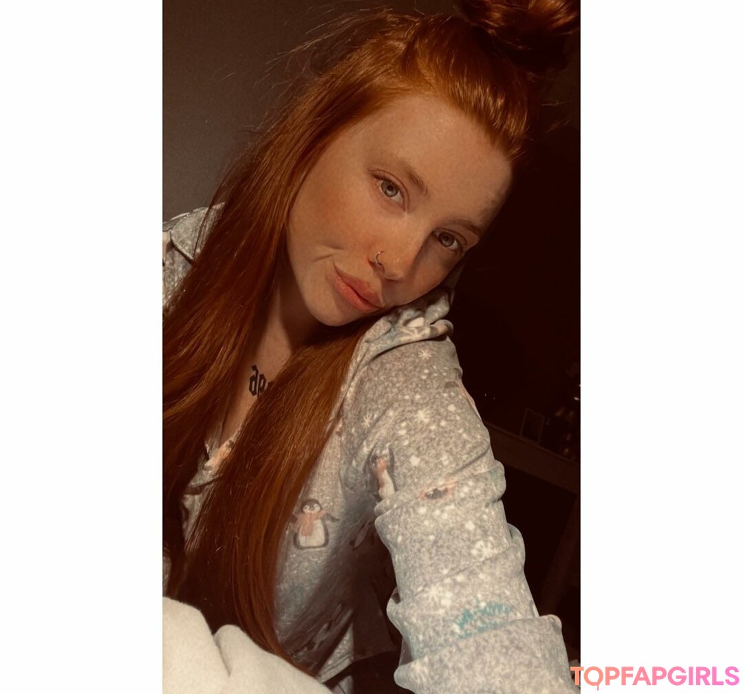 Molly Capper star hd photos