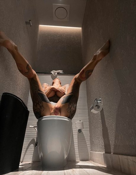 blonde cougar onlyfans sexy nude pictures