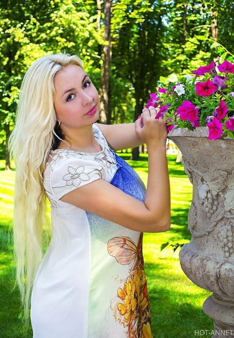 sisters onlyfans pornographic picture