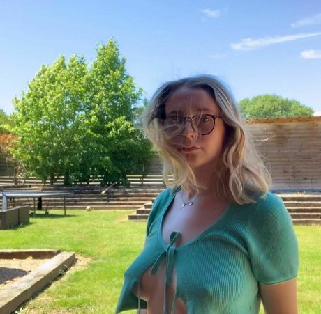 Millllievanillllie erotic pornstar pictures