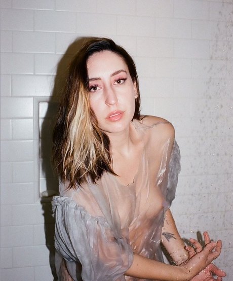 Elohim star nudes photo