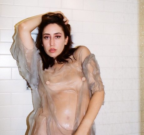 Elohim pornstar adult pic