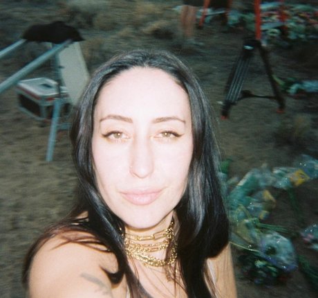 Elohim naked star photo